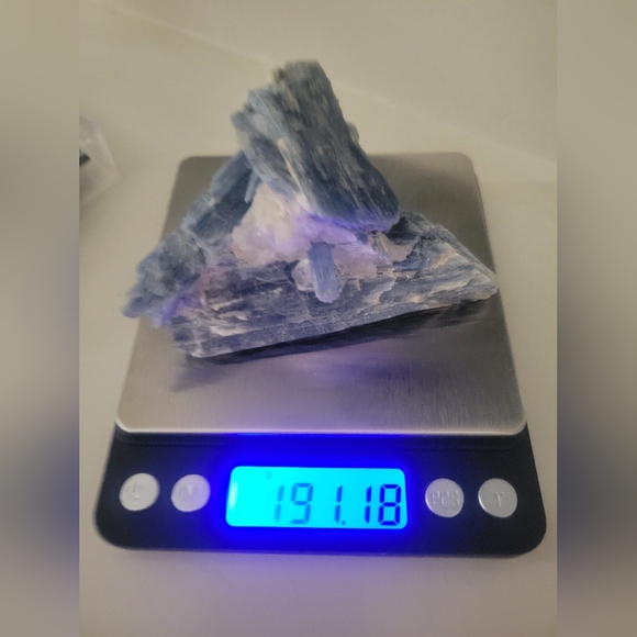 Blue Kyanite Crystal - Picture 11 of 11